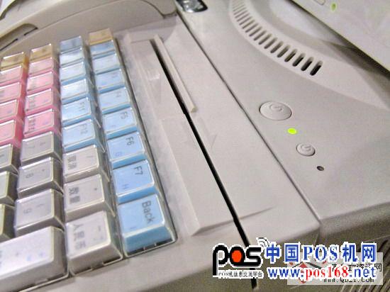 刷卡器在標(biāo)配中沒有配置，需要根據(jù)客戶的需求另外定制